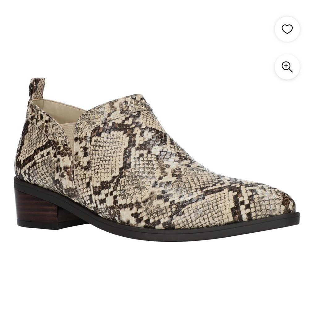 Bella Vita Lorraine Snake skin Stud Detail Ankle Boots women’s size 8.5 W